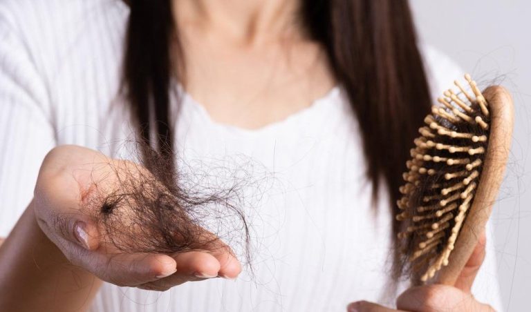 الحلم بسقوط الشعر