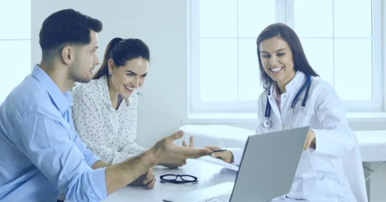 تفسير حلم شخص يبشرني بالحمل