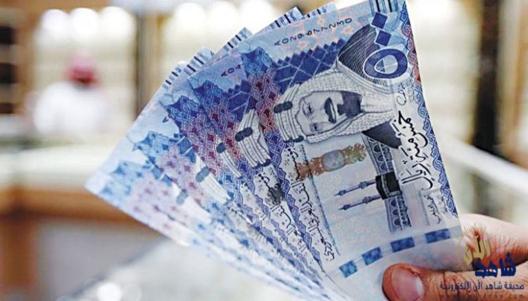 الحلم بالفلوس الورقيه للمتزوجه